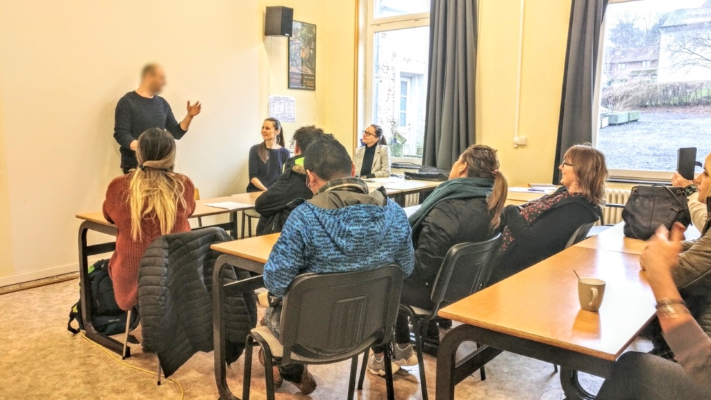 Cours de français dans les locaux du Waux-Hall